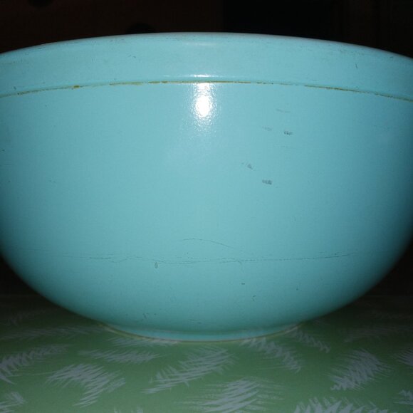 Pyrex aqua bowl 404 4QT - Picture 7 of 7